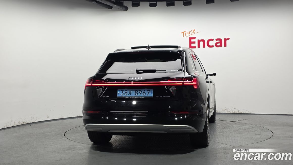 Audi e-tron 2023