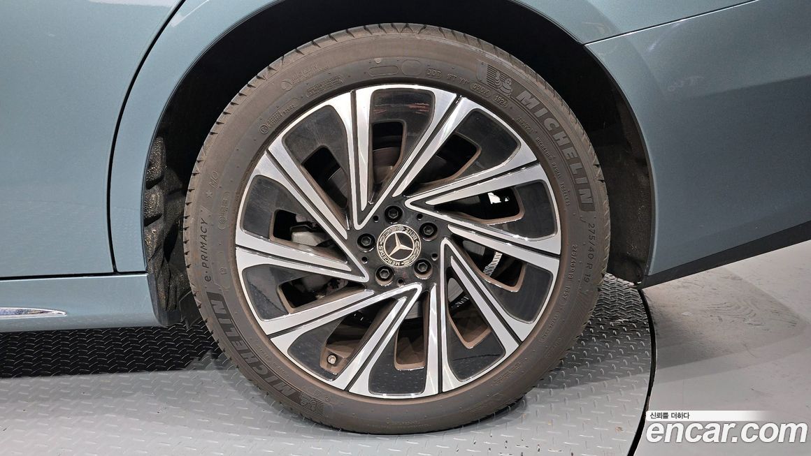 Mercedes-Benz E-Class 2024