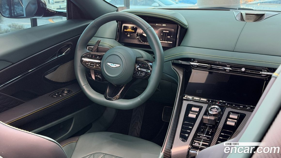 Astonmartin DB12 2025