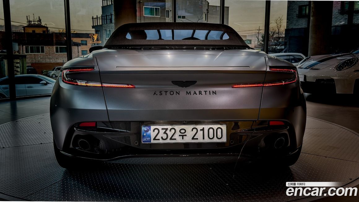 Astonmartin DB12 2025