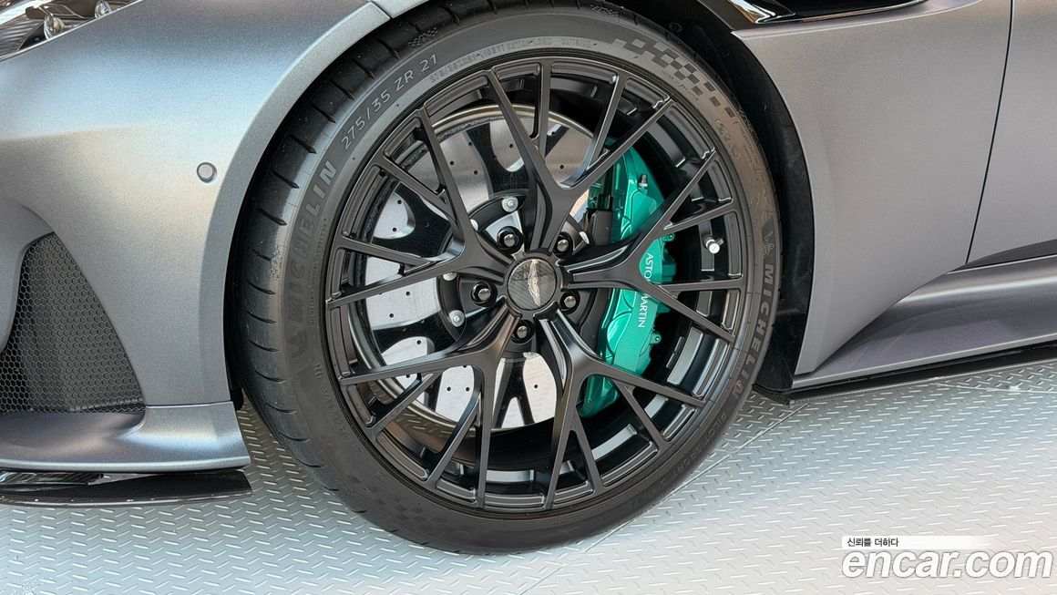 Astonmartin DB12 2025