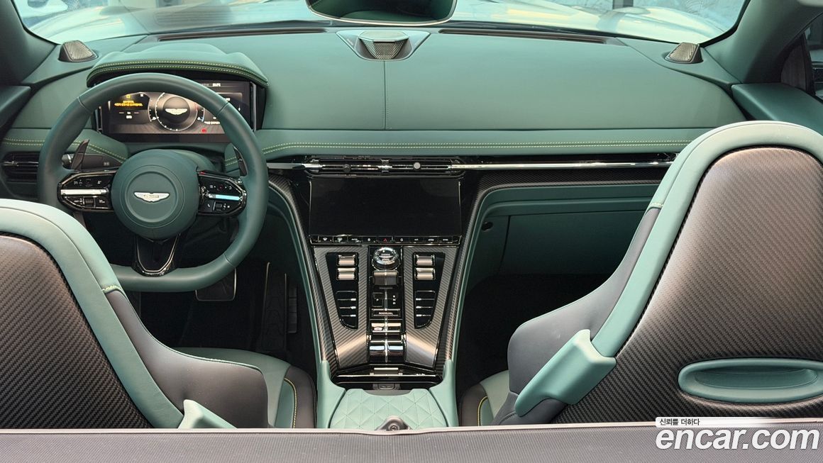 Astonmartin DB12 2025