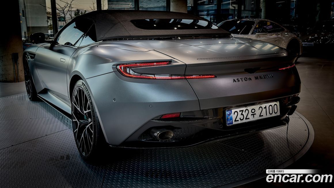 Astonmartin DB12 2025