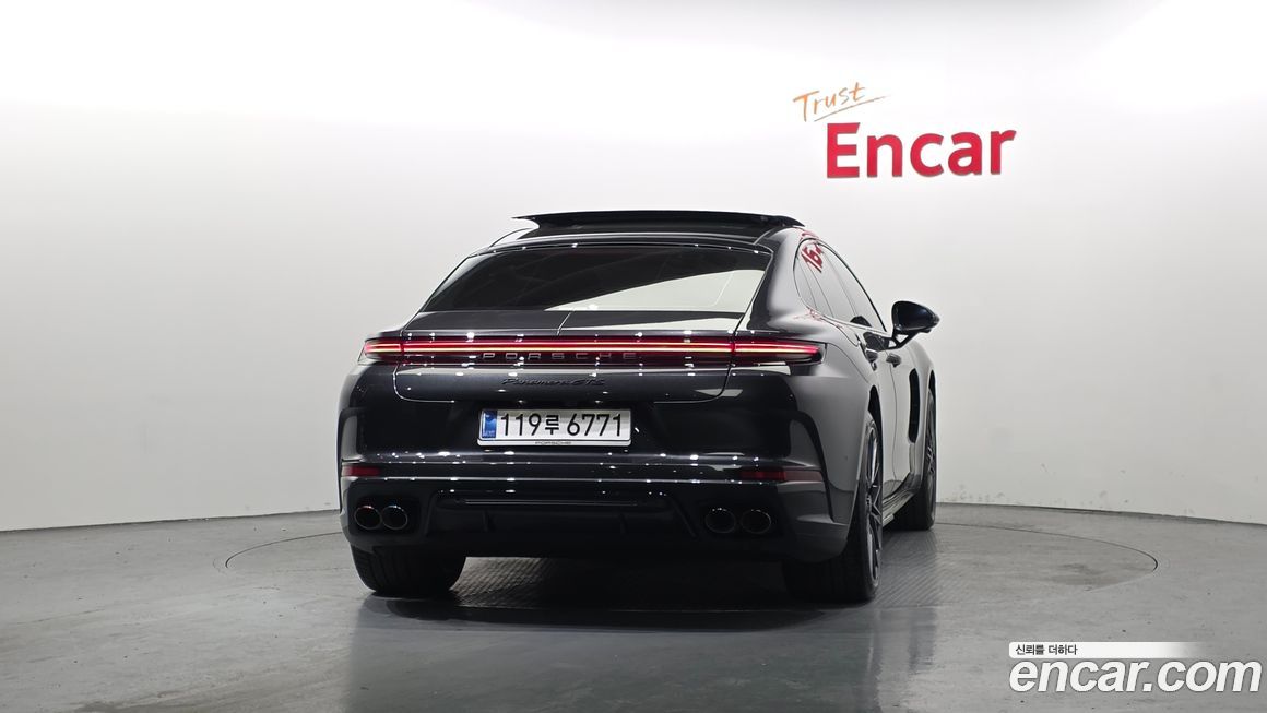 Porsche Panamera 2025