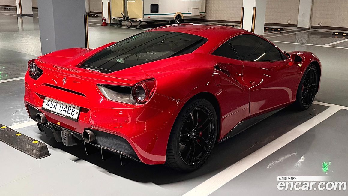 Ferrari 488 2016