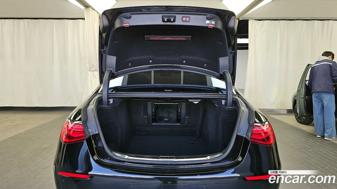 Mercedes-Benz S-Class 2023