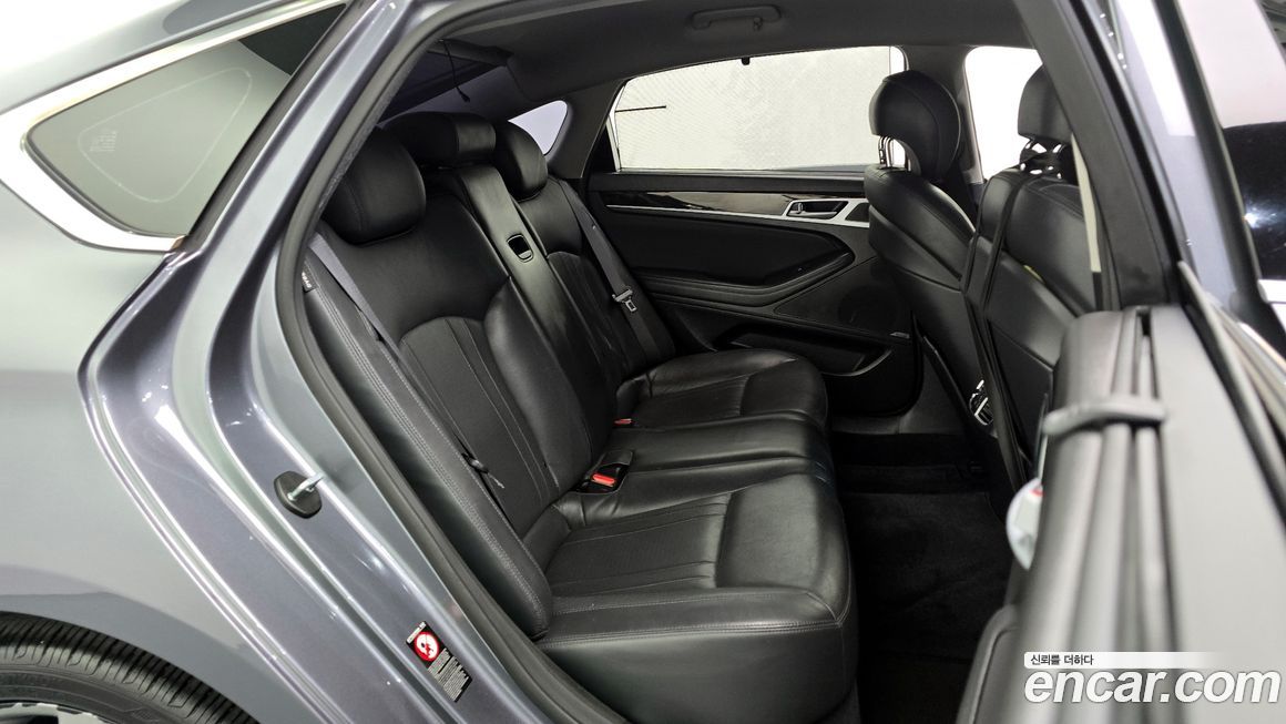 Hyundai Genesis 2016