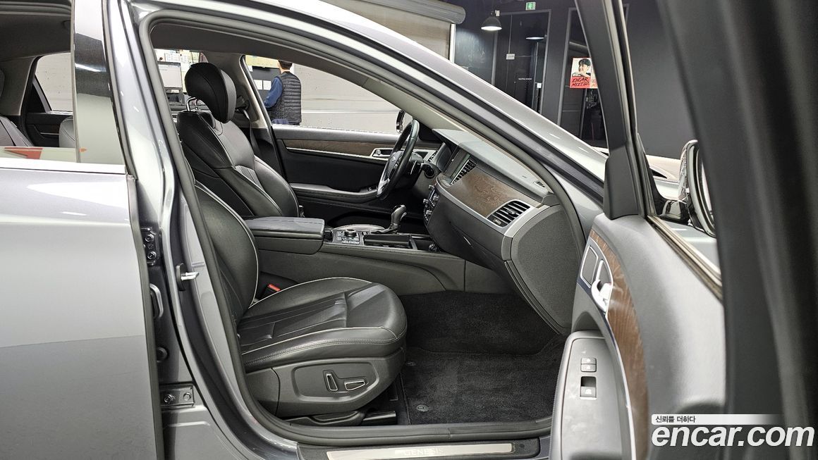 Hyundai Genesis 2015