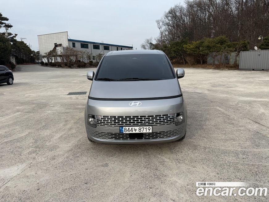 Hyundai Staria 2025