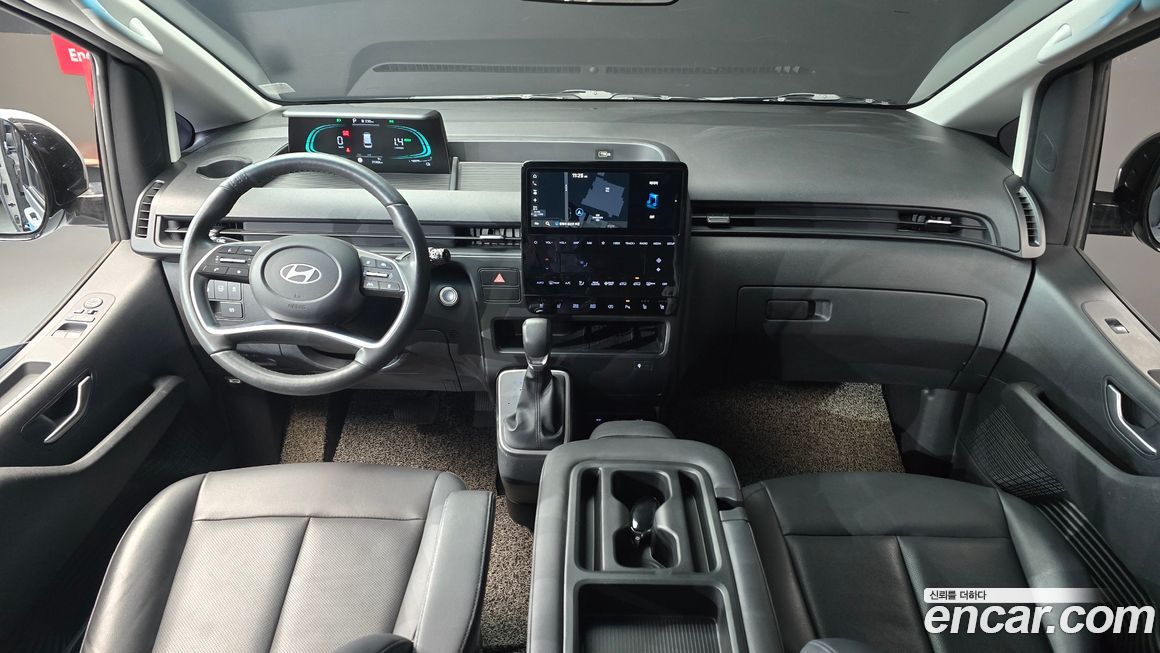 Hyundai Staria 2025