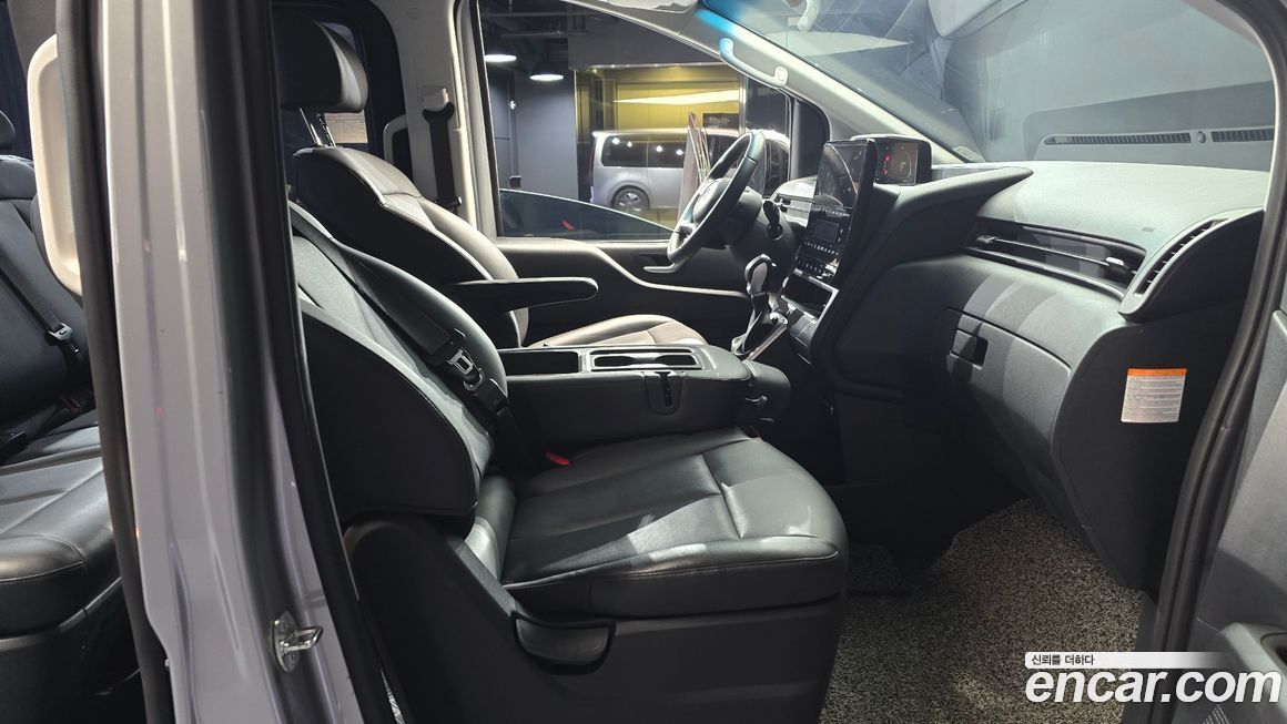 Hyundai Staria 2025