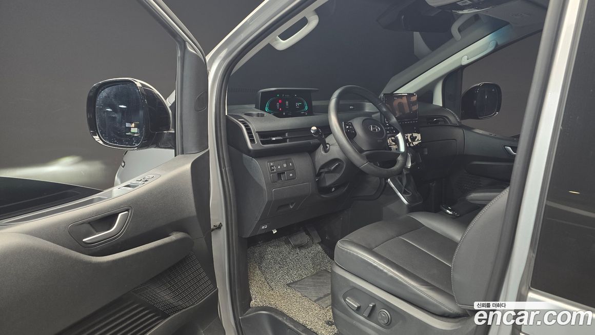Hyundai Staria 2025