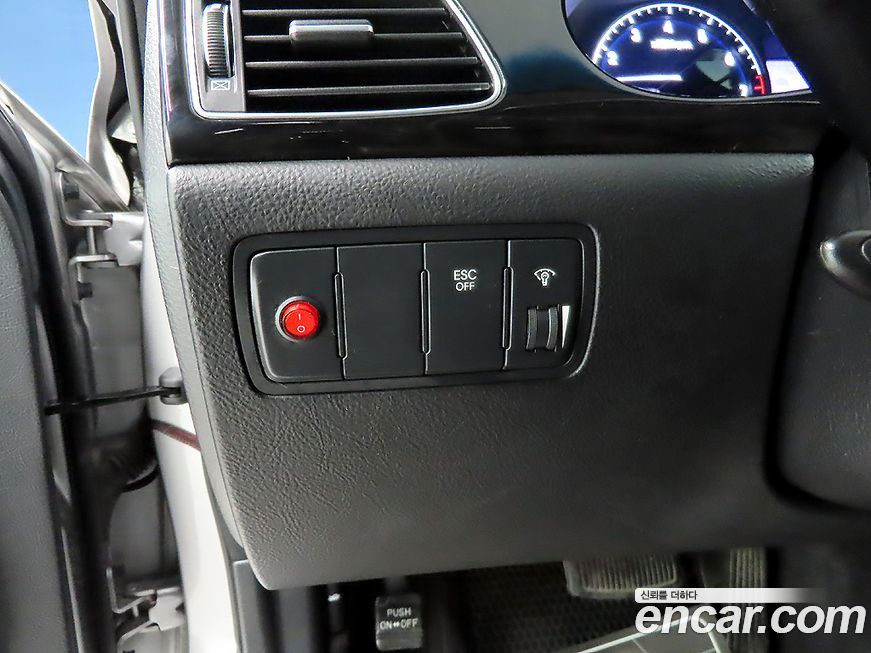 Hyundai Genesis 2012