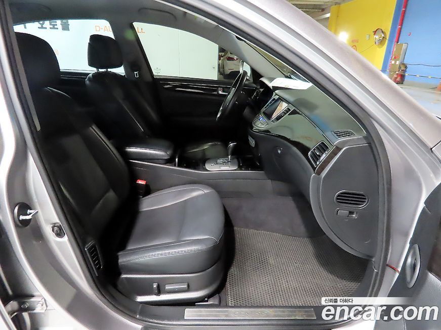 Hyundai Genesis 2012