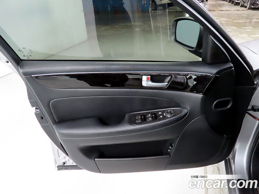 Hyundai Genesis 2012