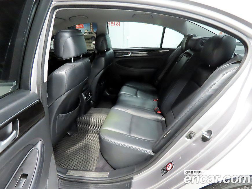 Hyundai Genesis 2012