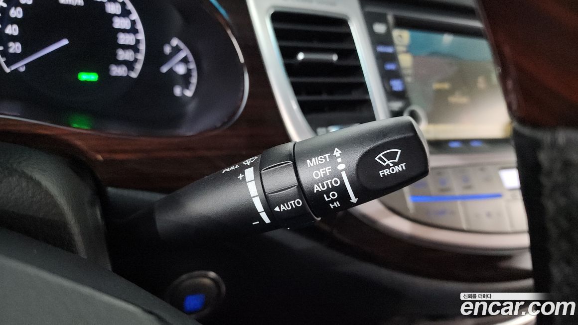 Hyundai Genesis 2012