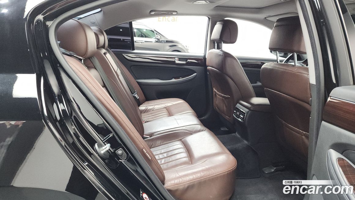 Hyundai Genesis 2012