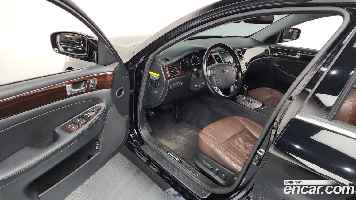 Hyundai Genesis 2012