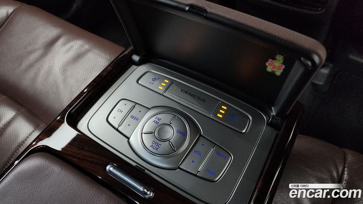 Hyundai Genesis 2012