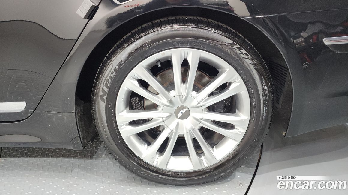 Hyundai Genesis 2012