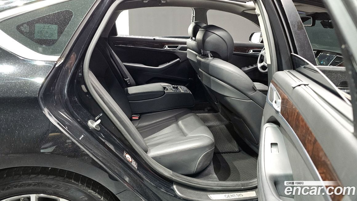 Hyundai Genesis 2014