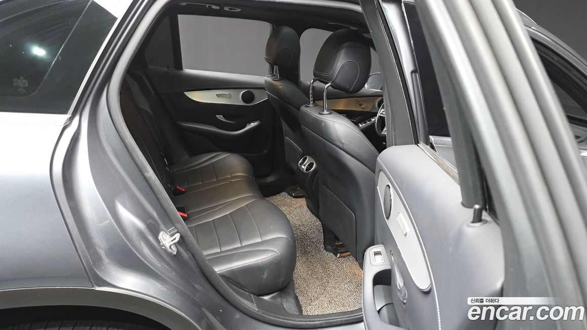 Mercedes-Benz GLC-Class 2021