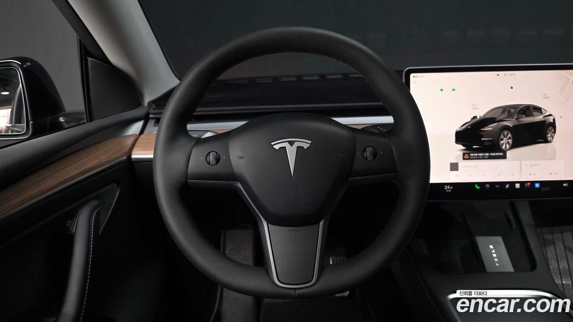 Tesla Model Y 2024