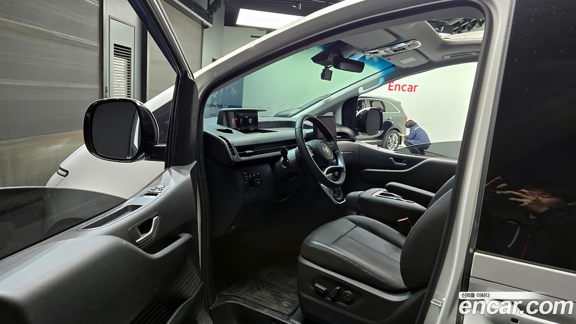 Hyundai Staria 2025