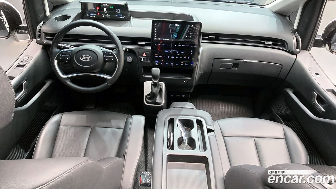 Hyundai Staria 2025