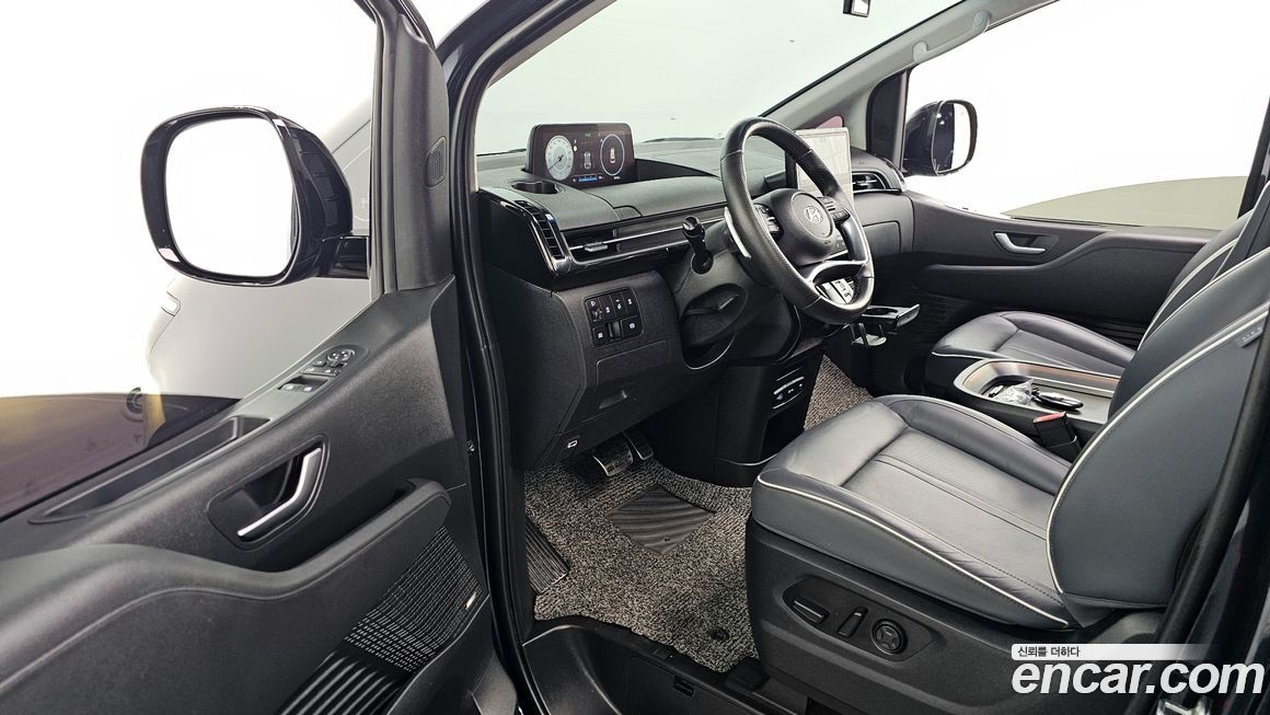 Hyundai Staria 2025