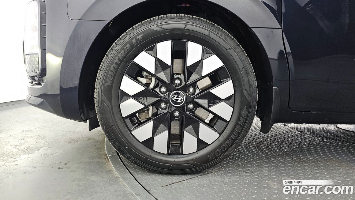 Hyundai Staria 2025