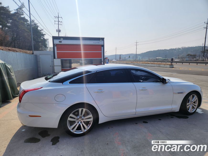 Jaguar XJ 2011