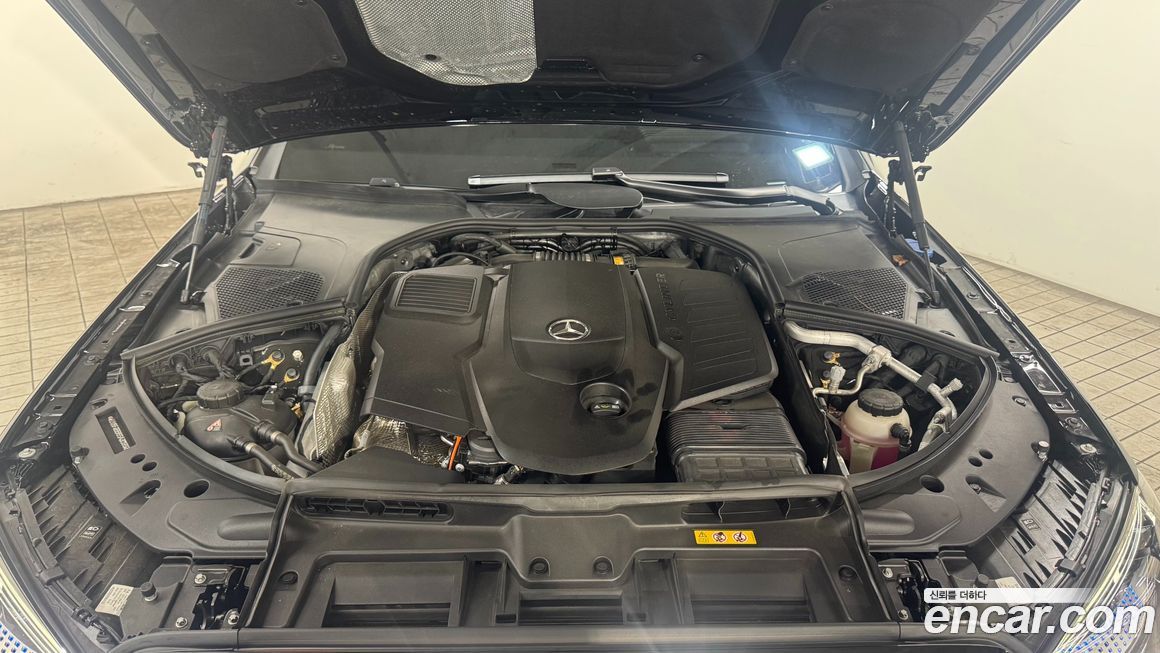 Mercedes-Benz S-Class 2025