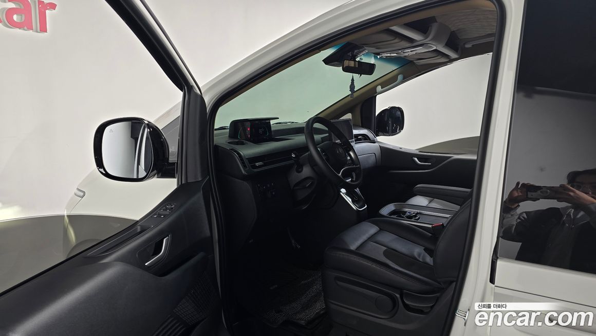 Hyundai Staria 2025