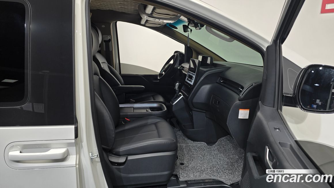 Hyundai Staria 2025