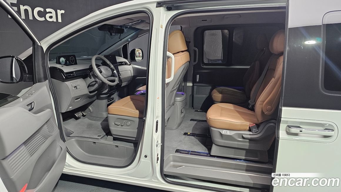 Hyundai Staria 2025