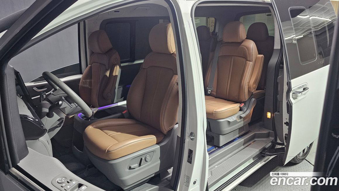 Hyundai Staria 2025