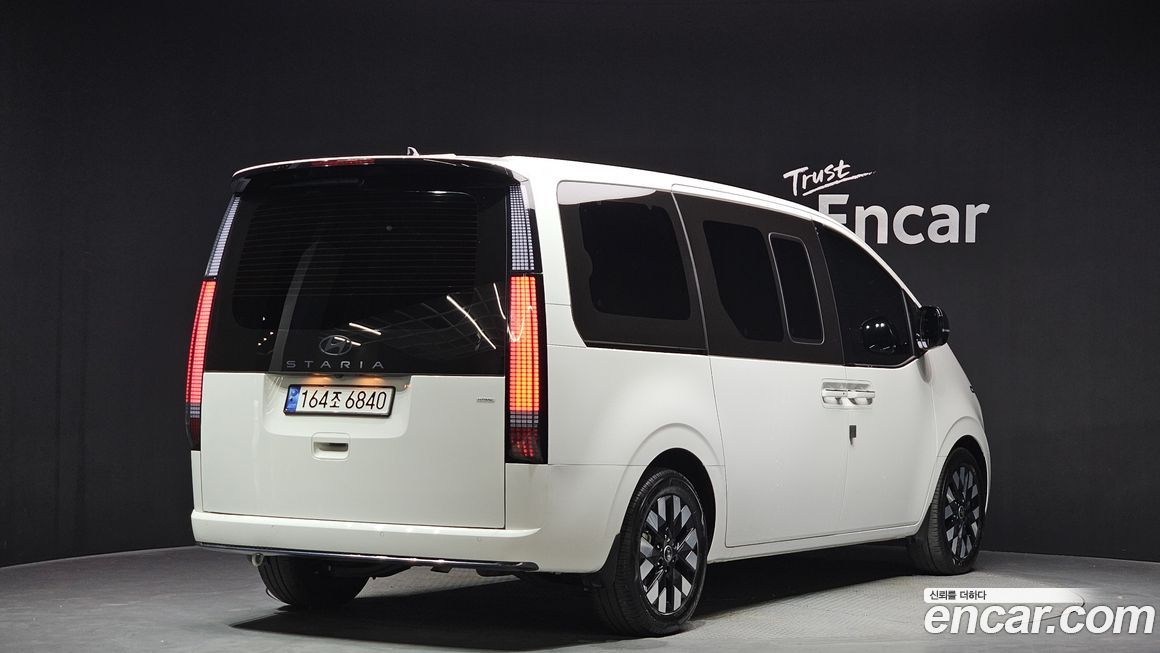 Hyundai Staria 2025