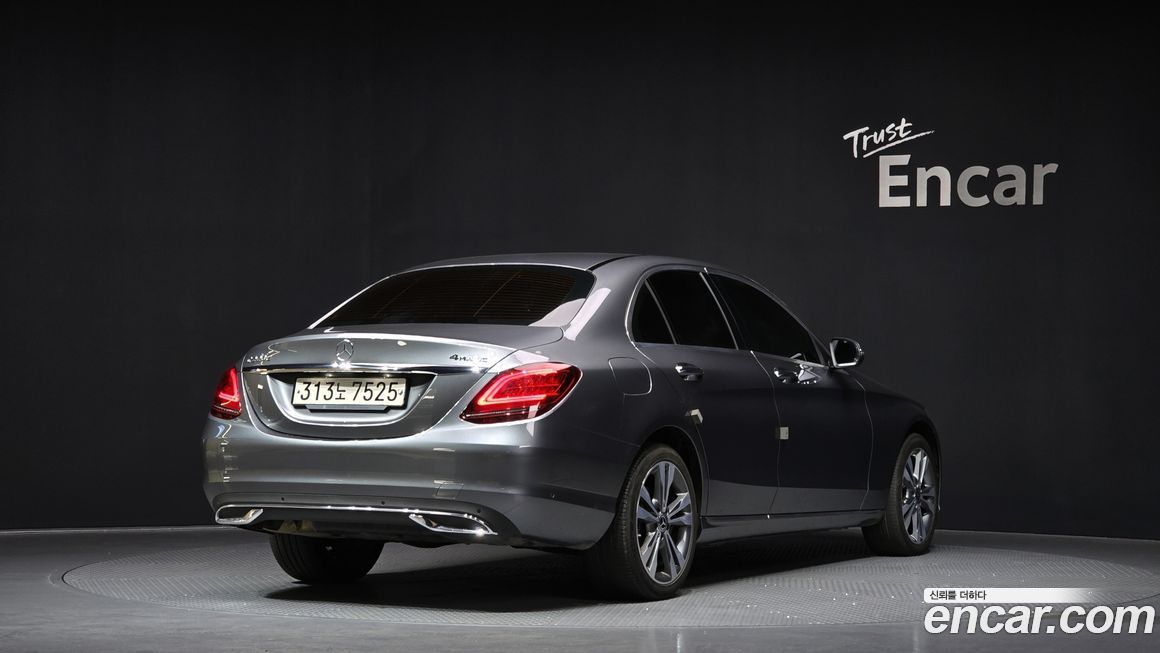 Mercedes-Benz C-Class 2021