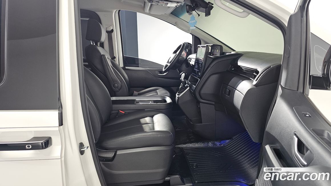 Hyundai Staria 2025