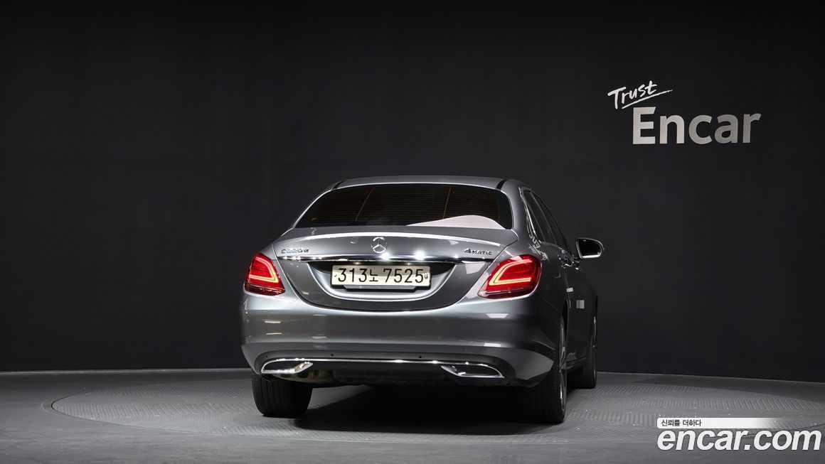 Mercedes-Benz C-Class 2021
