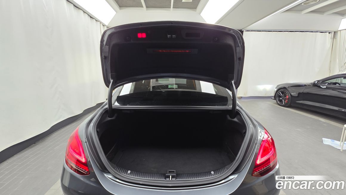 Mercedes-Benz C-Class 2021