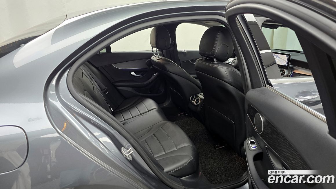 Mercedes-Benz C-Class 2021