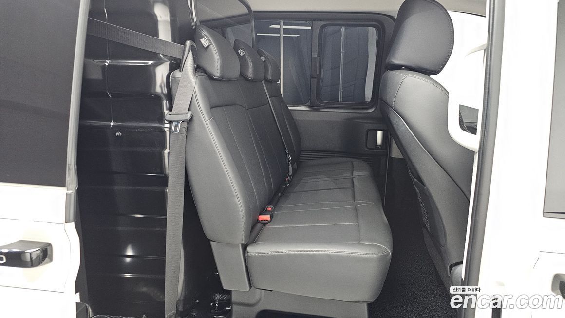 Hyundai Staria 2025