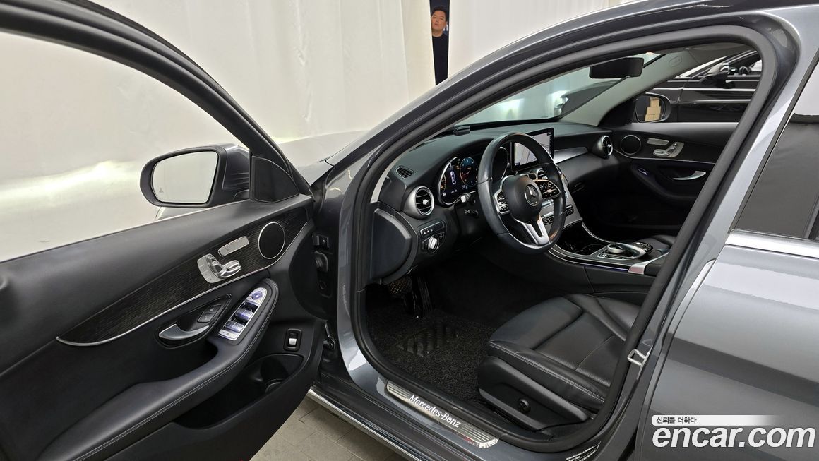 Mercedes-Benz C-Class 2021