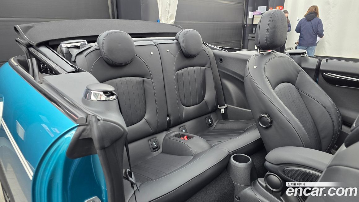 Mini Cooper Convertible 2023