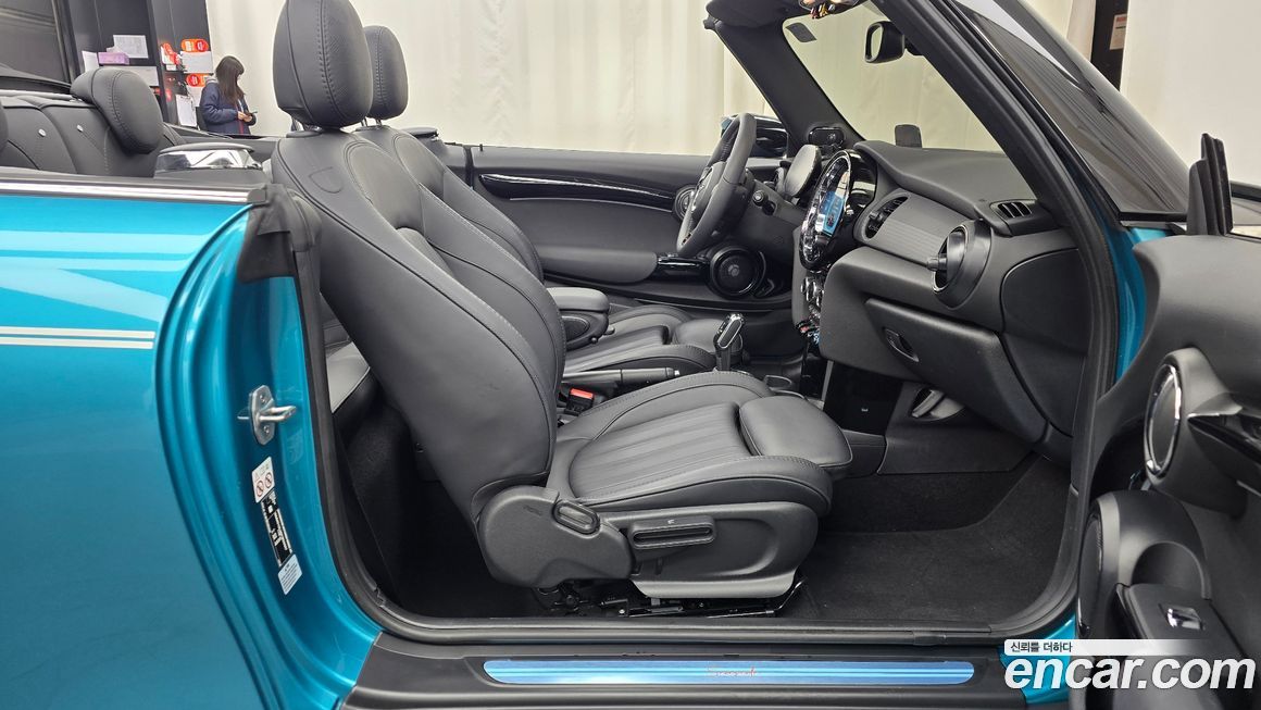 Mini Cooper Convertible 2023