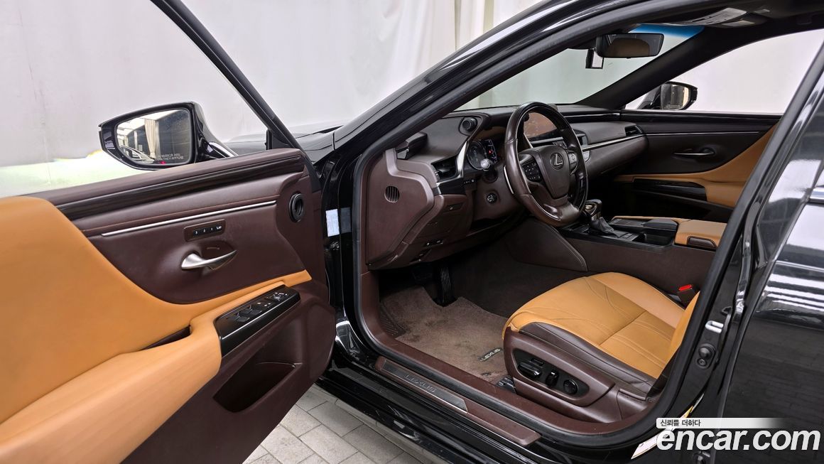 Lexus ES 2019