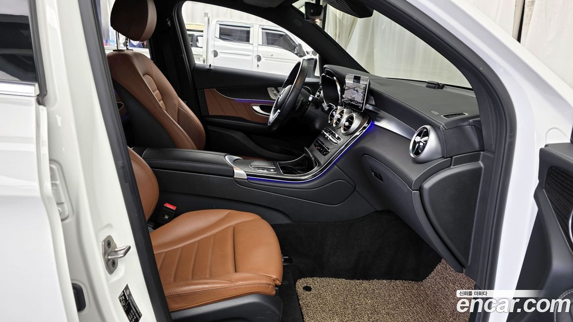 Mercedes-Benz GLC-Class 2023